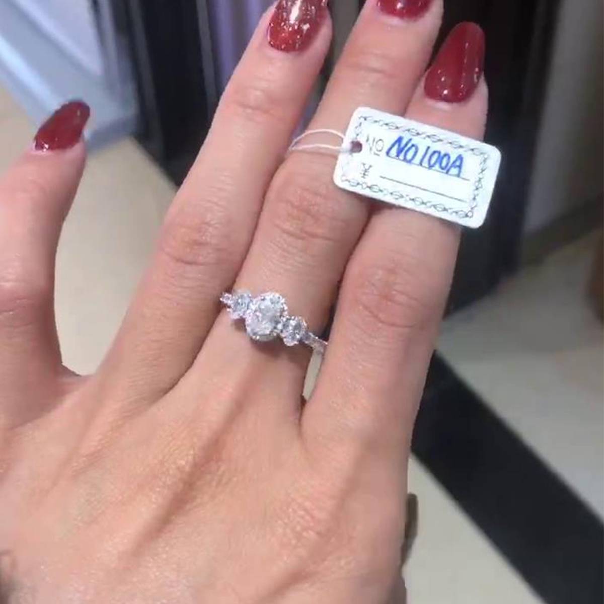 蛋形三石圆包女戒S925银镀白金定制主石莫桑钻0.5ct/副石高碳钻